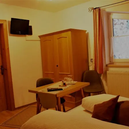 Blick Zum Wasserfall *