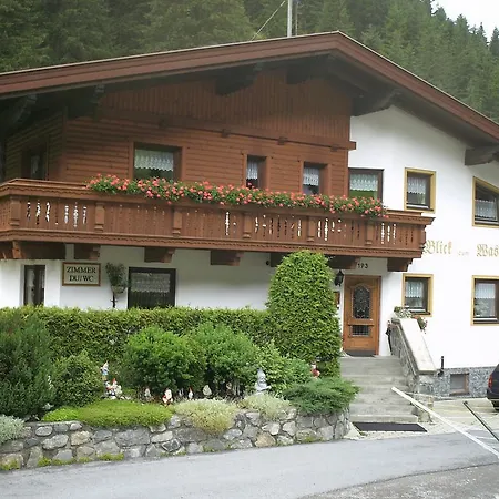 Blick Zum Wasserfall *