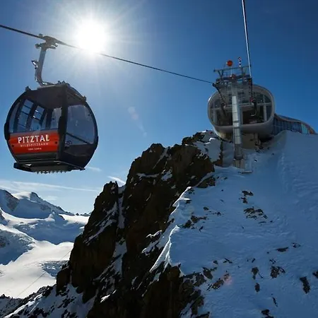 Blick Zum Wasserfall Sankt Leonhard im Pitztal