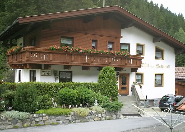 Blick Zum Wasserfall *