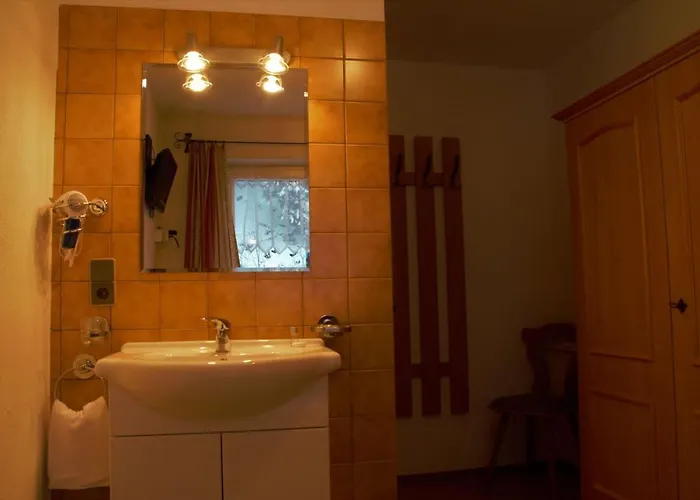 Blick Zum Wasserfall Sankt Leonhard im Pitztal