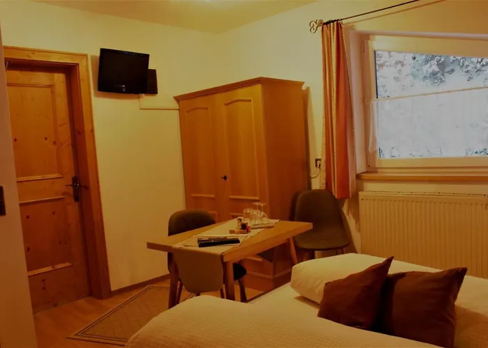 Blick Zum Wasserfall *